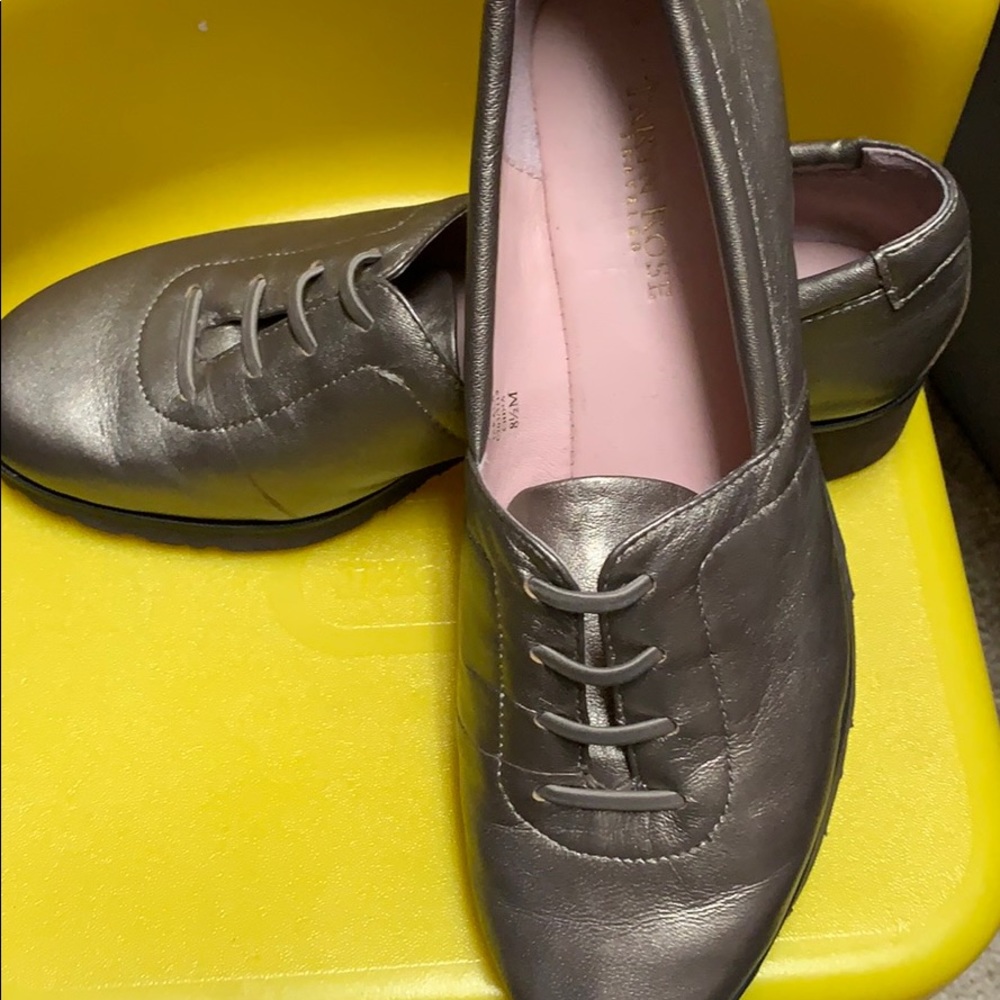 ⬇️Price Drop💲Taryn Rose Brand New Shoes Tan